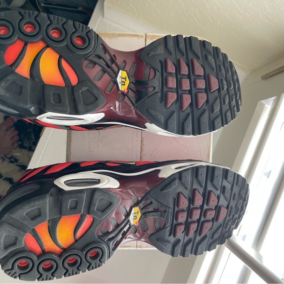 Stylish red/purple/gold shoes that can be worn to make a fashion statement. - Picture 7 of 7